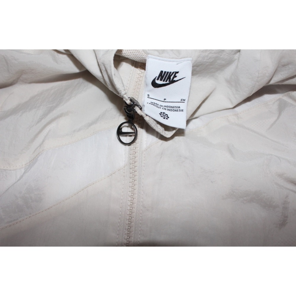 womens nike windbreaker jacket